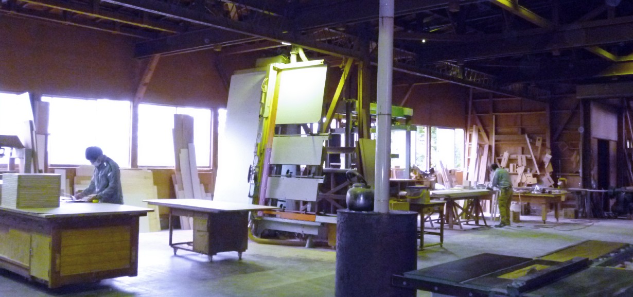 鷹巣木工の工場